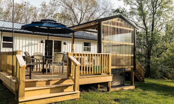 Creola House | Explore Hiker’s Hideaway at Hocking Hills: Spa & Hot Tub