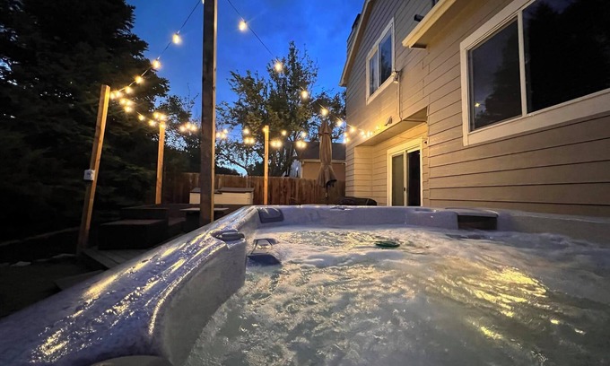 Mountain Shadows House | Outdoor Adventure Awaits: Biking, Hiking & Hot Tub Retreat