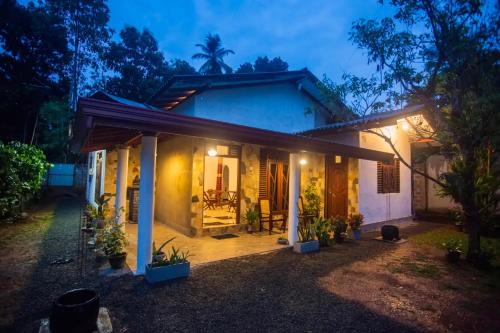 Hikkaduwa Villa | Family-Friendly Getaway at Hikka Lak Ran Villa