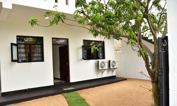 Thiranagama House | Oceanfront Hikkaduwa Beach House - Rated 10/10 by Guests