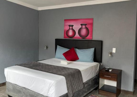Ga-Rankuwa Bed & Breakfast | Discover HiLands Peak B&B with Pool & Family-Friendly Comfort