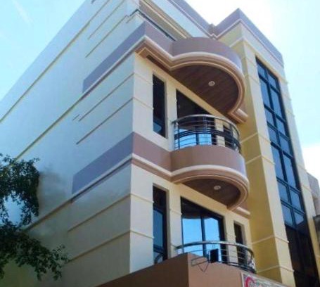 Vigan Hotel | Budget-Friendly HilFrans Lodge with Breakfast & Family Care