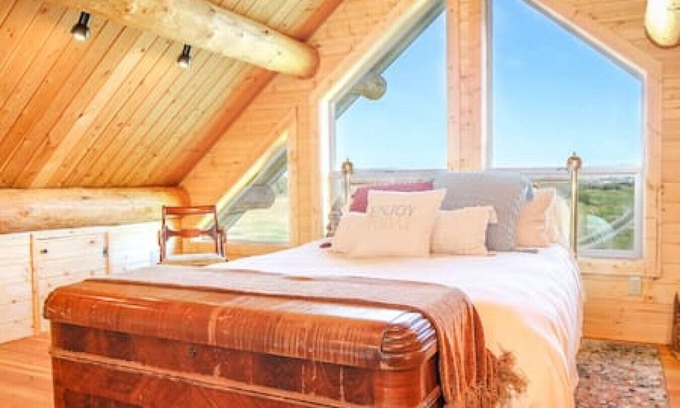 North Powder Cabin | Escape to Hill Cabin Hideaway: Guest Rated 10/10 Retreat