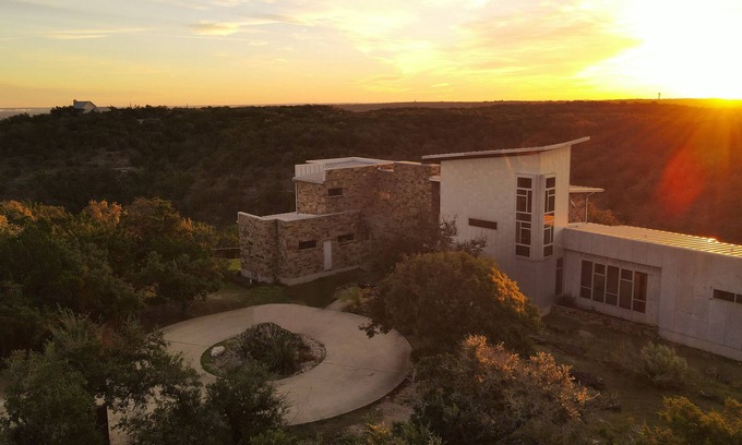 Dripping Springs House | Modern Hill Country Retreat with Hot Tubs & Scenic Views
