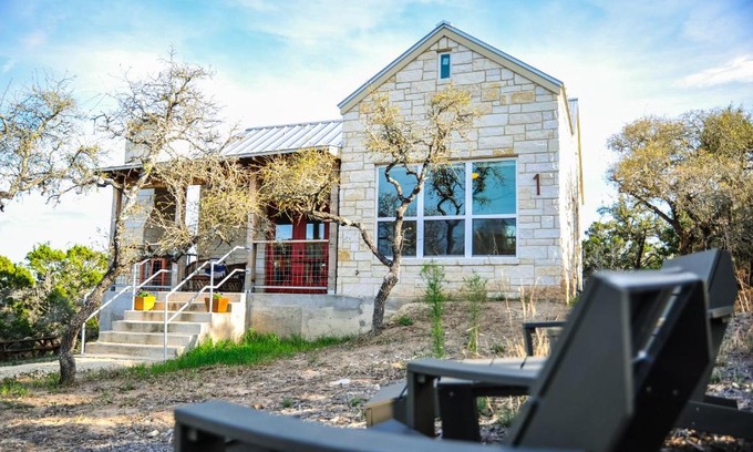 Dripping Springs House | Pet-Friendly Hill Country Casitas with Top Guest Ratings
