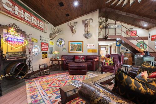Fredericksburg House | Hill Country Guest House - Rustic getaway