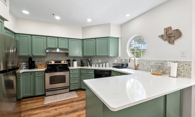 Highland Lake Estates Resort | Hill Country Island Retreat