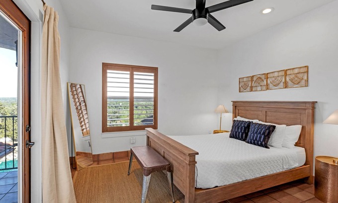 Austin House | Hill Country Mansion | Event Venue | Pool | Spa