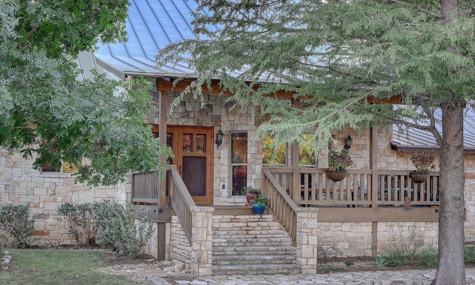 Hunt House | HILL COUNTRY OASIS W/ HOT TUB & FIREPLACE BOOK NOW FOR OCT 23/APRIL 24 ECLIPSES