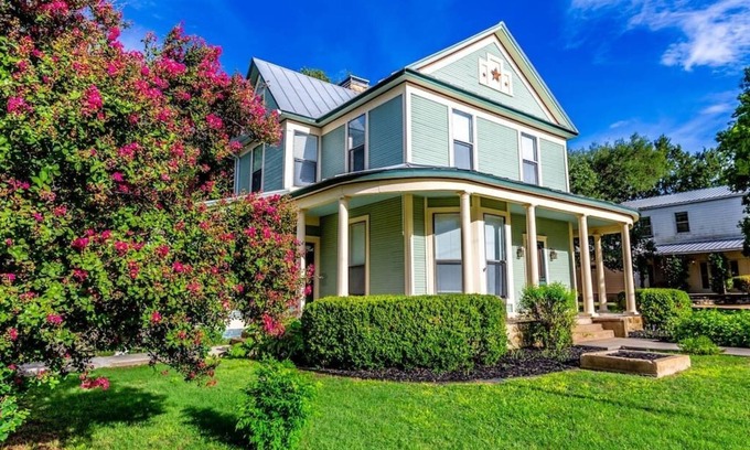 Johnson City House | Hill Country Wine Retreat: Walk to Food, Bars & Wineries