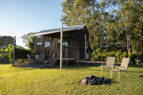 Perwillowen House | Hill Creek Tiny House: Cozy Retreat with Great Reviews
