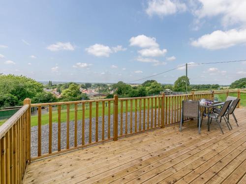 Gainsborough House | Guest Rated: Hill Crest Lodge 9.7/10 with Hot Tub & Family Amenities