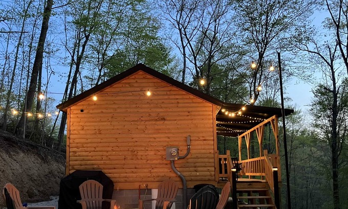 Campton Apartment | Hill Haven // Modern + Secluded Tiny Cabin! // NEW