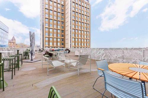 Archway Apartment | Discover Hill House Eson2 Properties - Great Value Stay