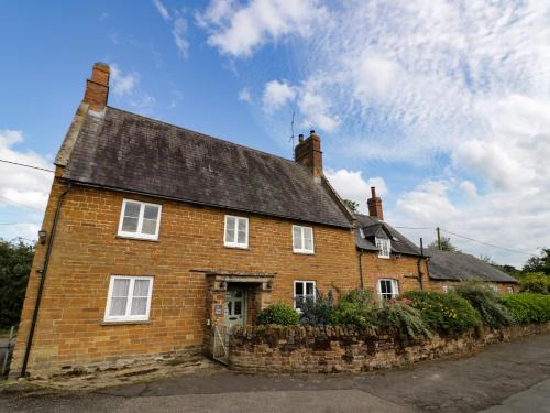 Nether Heyford House | Guest Rated 8.8: Hill House Farm with Pool & Pet Friendly