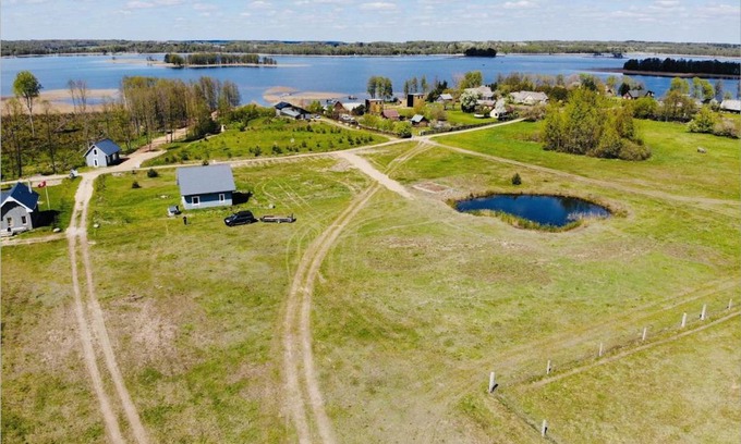 Inturkes seniunija Villa | Inviting Hill House: Pet-Friendly Retreat with Hot Tub