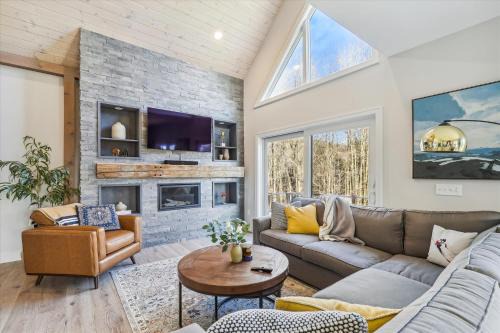 Waterbury Center House | Family-Friendly Retreat at Hill House Awaits You