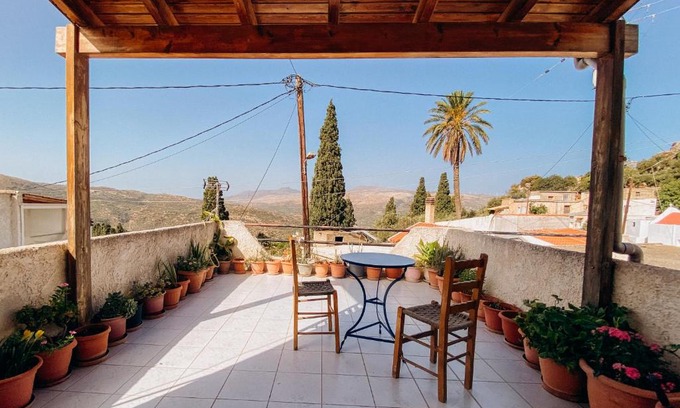 Sitia Apartment | Family-Friendly Stay at Hill Sandali House Awaits You
