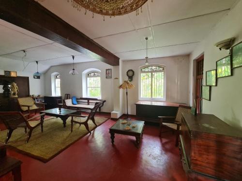 Thiranagama Resort | Hill Side Kings Villa: Ocean View Colonial Bungalow Retreat