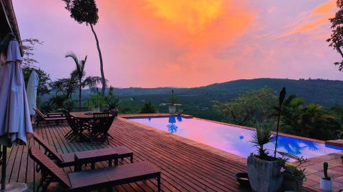Hazyview House | Guest Rated 10/10 at Hill Top Villa with Ocean View