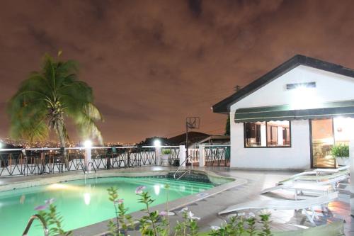 Mallam Hotel | Relax at Hill View Hotel McCarthy Hills with Pool & Oceanfront