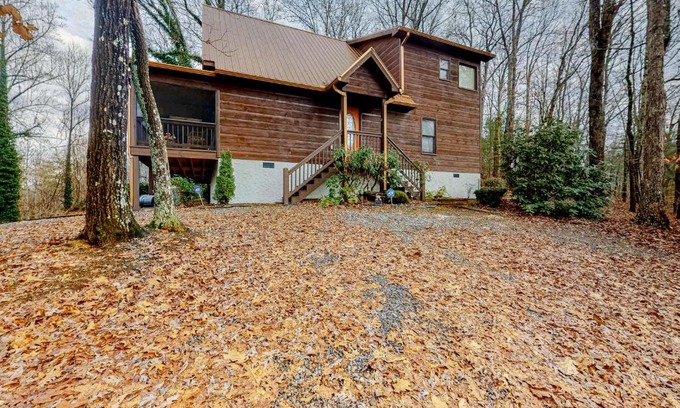 Hiawassee House | Guest Favorite: Hillcrest Hideaway - Pet & Child Friendly!