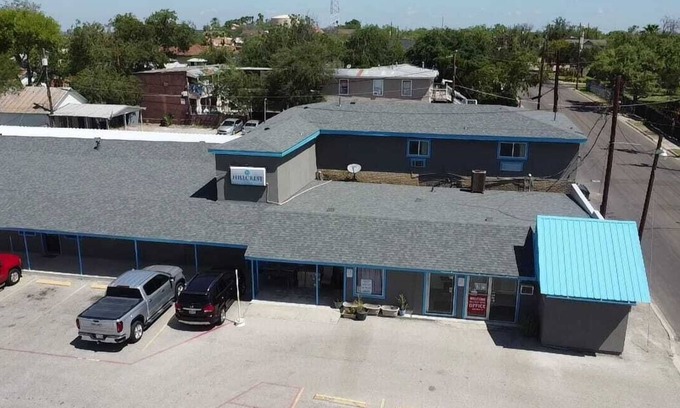 Eagle Pass Hotel | Budget-Friendly Hillcrest Motel with Family Amenities