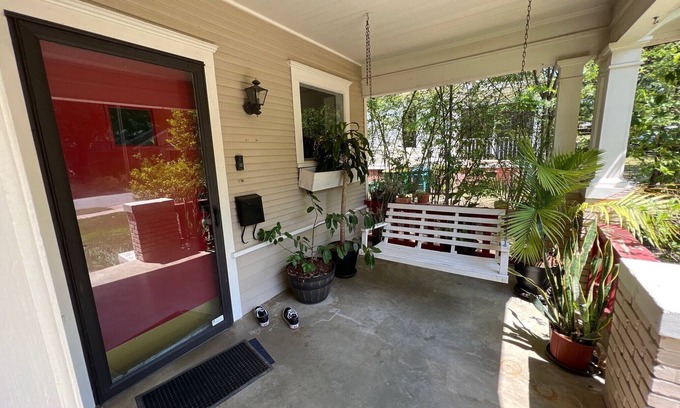 Hillcrest House | Family-Friendly Hillcrest Palm Street Bungalow Retreat