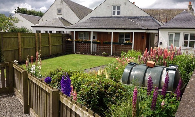Stirling House | Inviting Hillhead Farm Lets: Family-Friendly with Pool