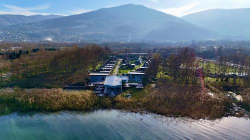 Yanik Resort | Hilloria Tatil Köyü