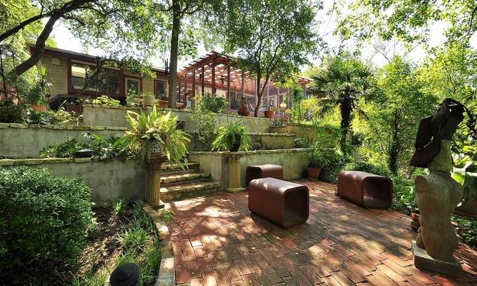 Barton Hills House | Hills Haven - Unique Lake View Retreat with Spa Access