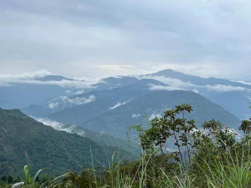 Rishop House | Discover Hillsation Thulung Homestay: Family & Pet Friendly