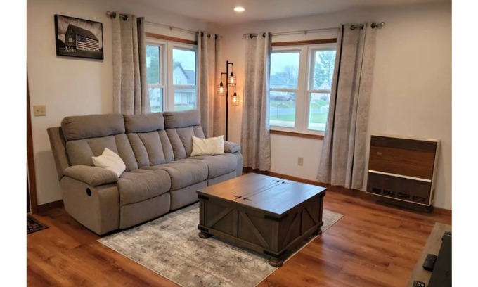 Hillsboro House | Remodeled Hillsboro Guesthouse: Family-Friendly Retreat