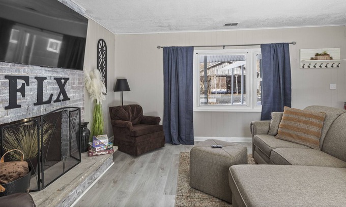Naples House | Hillside Cabin Retreat Near Naples with Family-Friendly Amenities