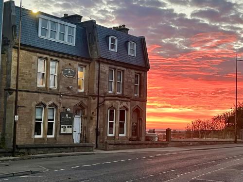 Dunbar Hotel | Relaxing Hillside Bed & Breakfast in Dunbar - Rated 8.6