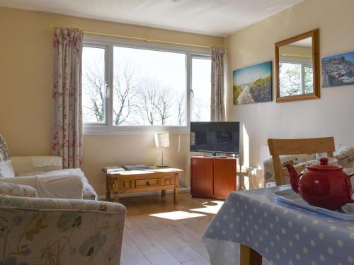 Kilkhampton House | Family-Friendly Hillside Retreat with Pet Amenities