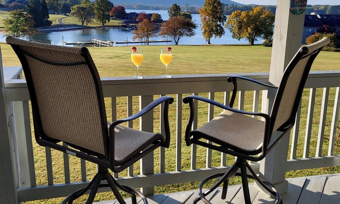 North Shore Condo | Guest Rated 10/10 - Cozy Condo at Smith Mountain Lake