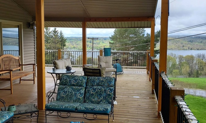 Penn Yan House | Unforgettable Hillside Haven: Family-Friendly Retreat