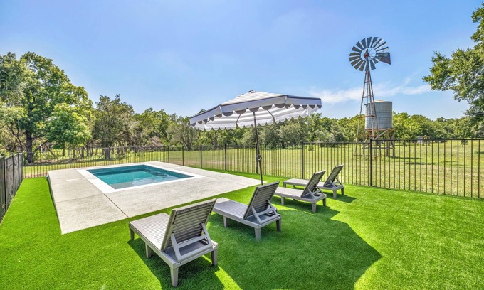 Austin Villa | Rustic Elegance: Hillside Haven with Hot Tub & Scenic Views