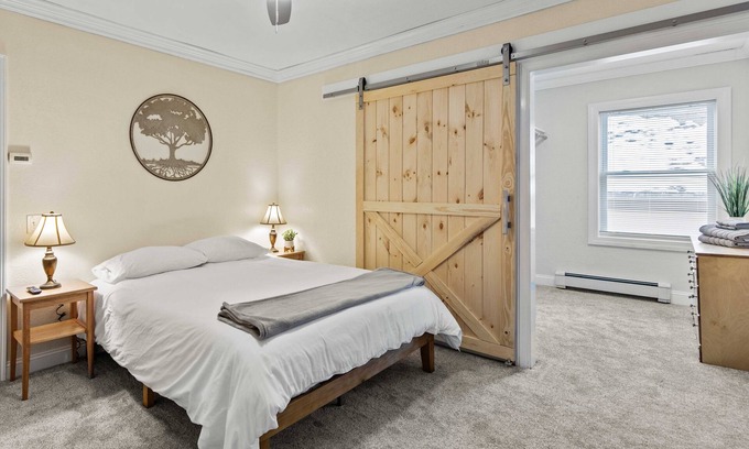 Old Orchard Beach Apartment | Hillside Hideaway: Relaxing Spa, Family-Friendly Retreat