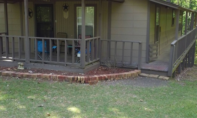 Murfreesboro Cabin | Hillside Hideaway: Relaxing Family Retreat with Pool & Breakfast