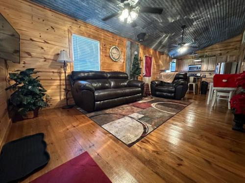 Longview House | Discover Hillside Hideaway: A 4-Star Retreat Awaits