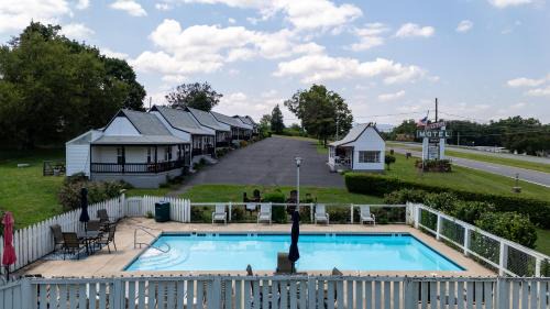 Luray Hotel | Hillside Hotel