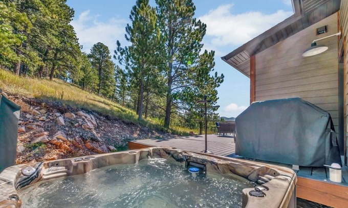 Sturgis Cabin | Relaxing Hillside Lodge in the Scenic Black Hills