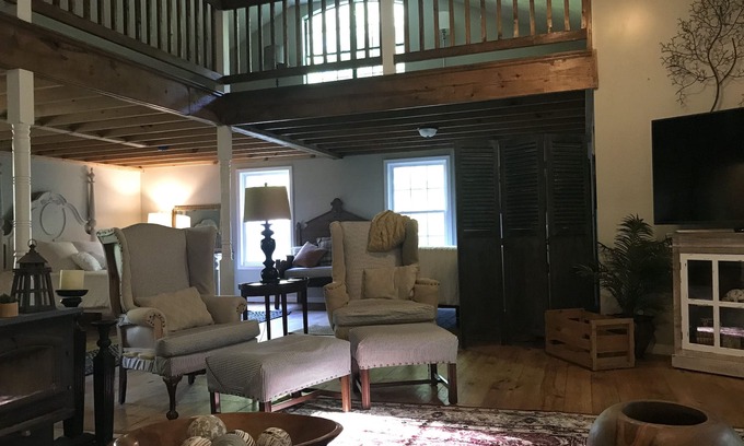 Baxter House | Pet-Friendly Hillside Loft at Window Cliff Valley - Rated 9/10