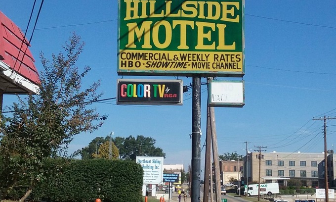 Homer Hotel | Budget-Friendly Hillside Motel with Family Amenities