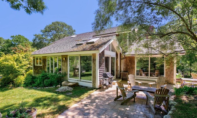 Chilmark House | Pet-Friendly Hillside Oak with Family Amenities & Great Reviews