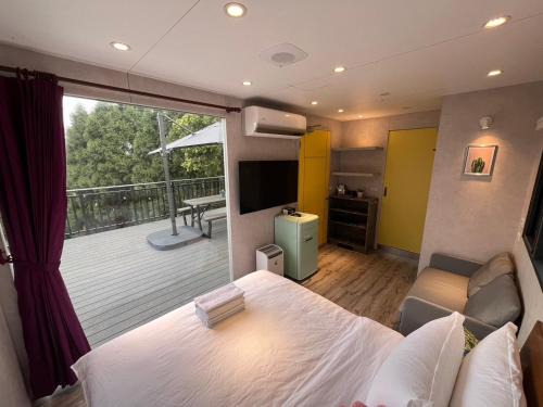 Nanzhuang Bed & Breakfast | Eco-Friendly Escape at Hillside Plot Inn with Hot Tub & More