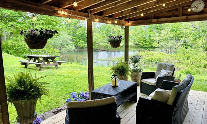 Downsville House | Pet-Friendly Hillside River Cabin with Spa & Breakfast