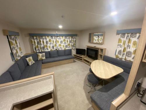 Allhallows Other | Hillside Retreat for 6 with Pool & Family-Friendly Dining